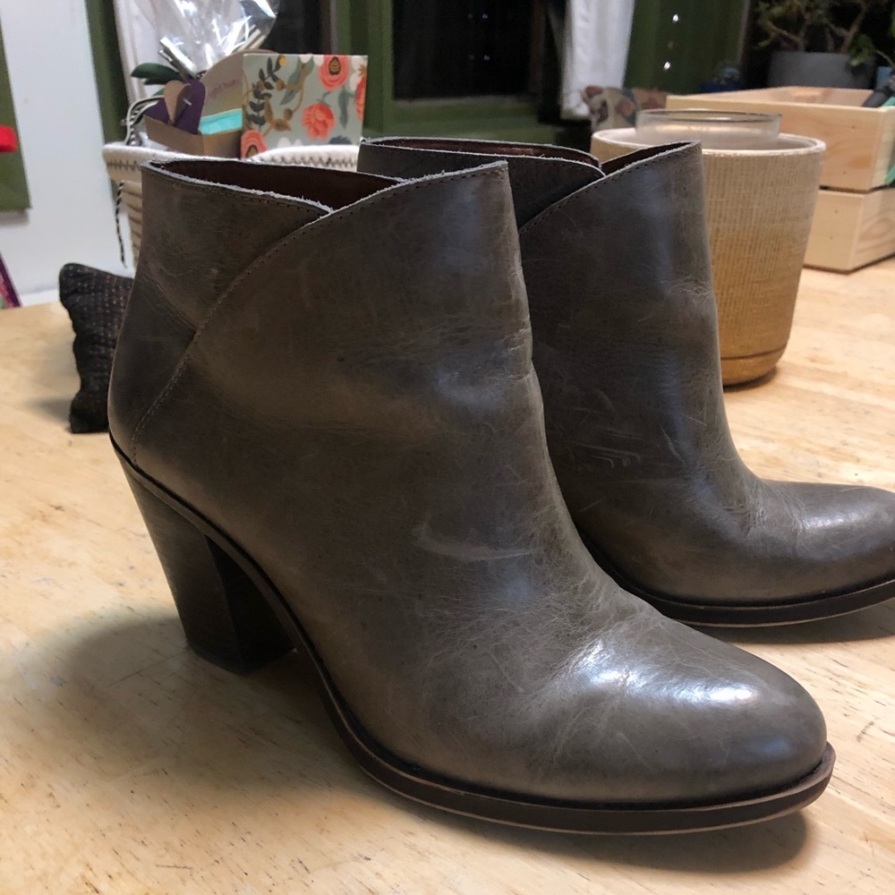 Lucky brand Eesa Block Heel Pull On Ankle Booties